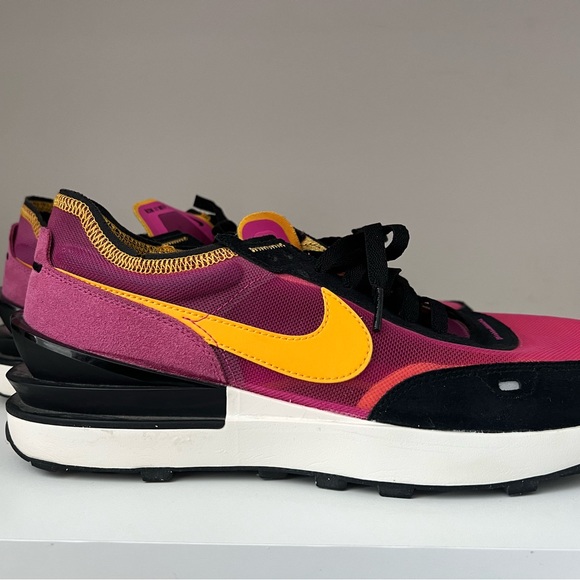 Nike - Picture 5 of 8